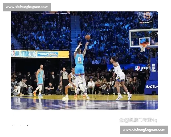 激烈对决下的篮球比分变化与赛场精彩瞬间分析