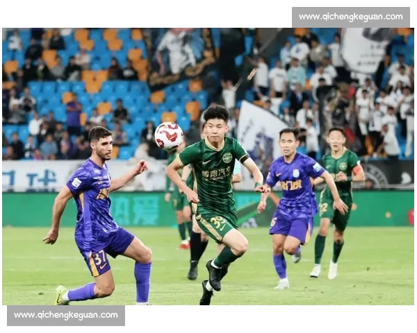 今晚激战即将开场,球迷热议两队实力对决精彩瞬间 今晚激战即将开场,球迷热议两队实力对决精彩瞬间